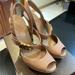 Gucci Winter Rose Miro’soft pumps heels with platform and interlocking GG logo